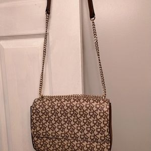 DKNY Bryant MED handbag with leather and chain strap (NEW NEVER USED)